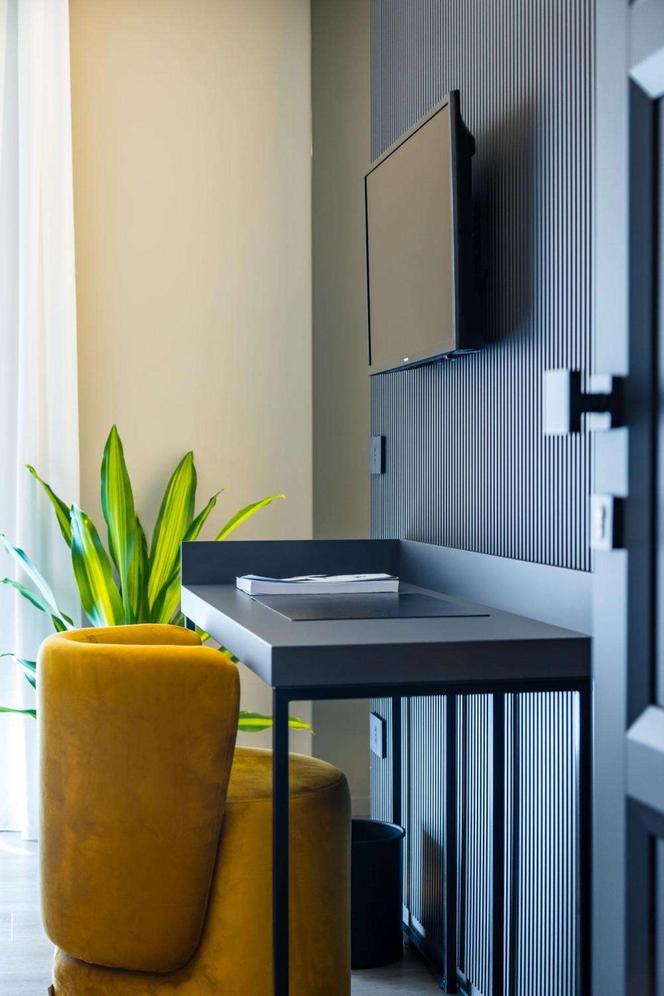 Mh Suites Plebiscito Napels Buitenkant foto