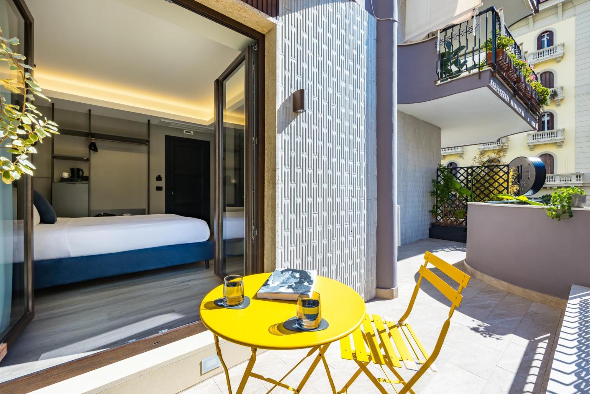 Mh Suites Plebiscito Napels Buitenkant foto